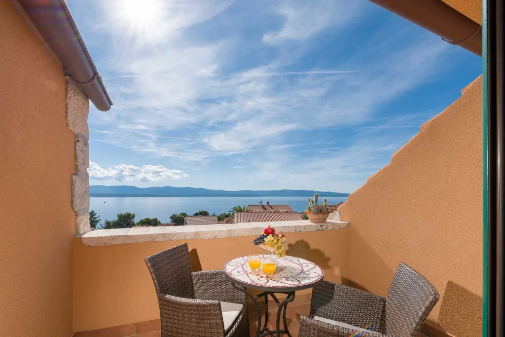 Seaside Villa Retreat with Pool, Bol
