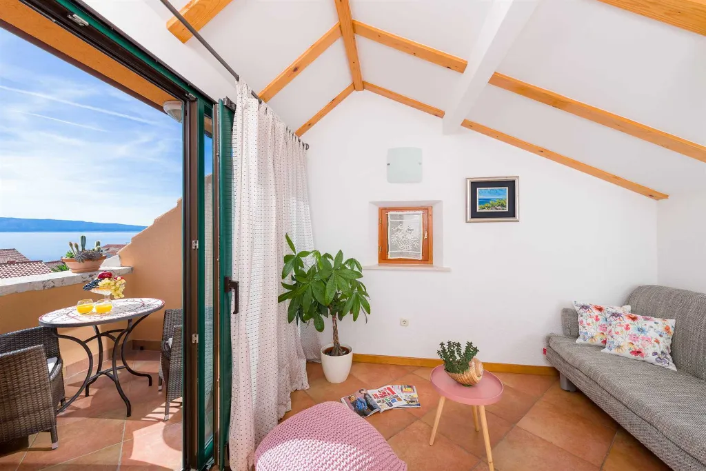 Seaside Villa Retreat with Pool, Bol