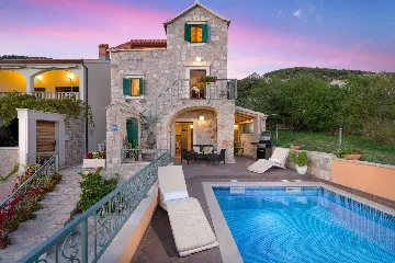 Seaside Villa Retreat with Pool, Bol