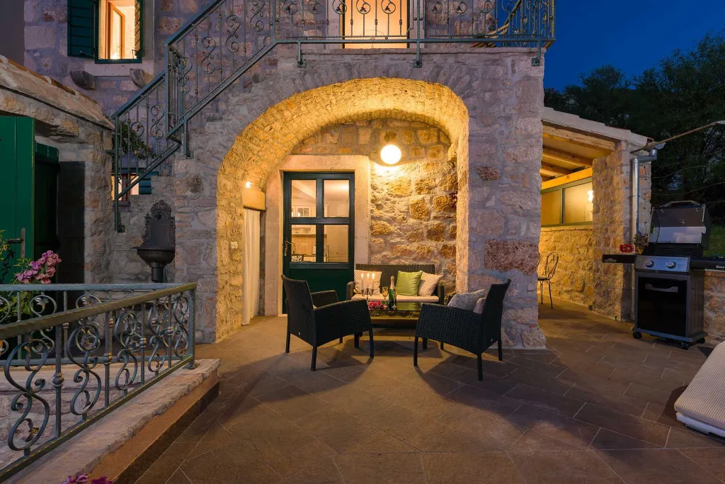 Seaside Villa Retreat with Pool, Bol