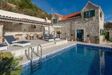 Family Villa with Pool and Sea View, Murvica