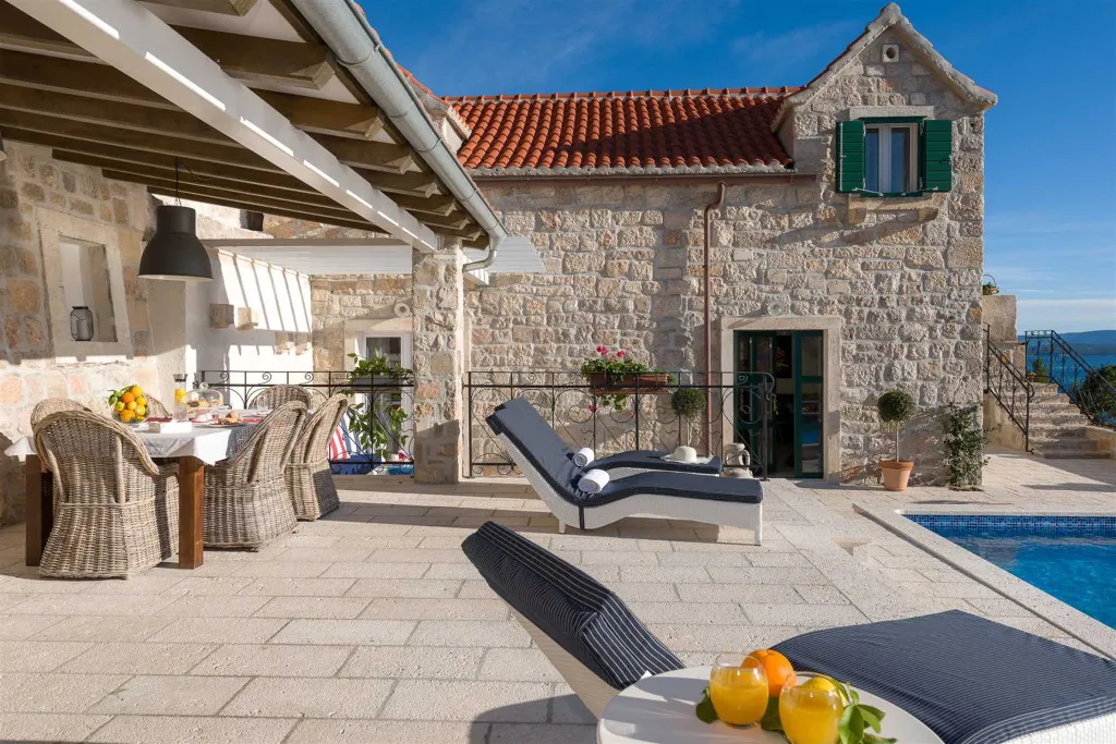 Family Villa with Pool and Sea View, Murvica