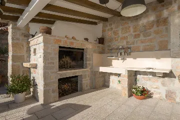 Family Villa with Pool and Sea View, Murvica