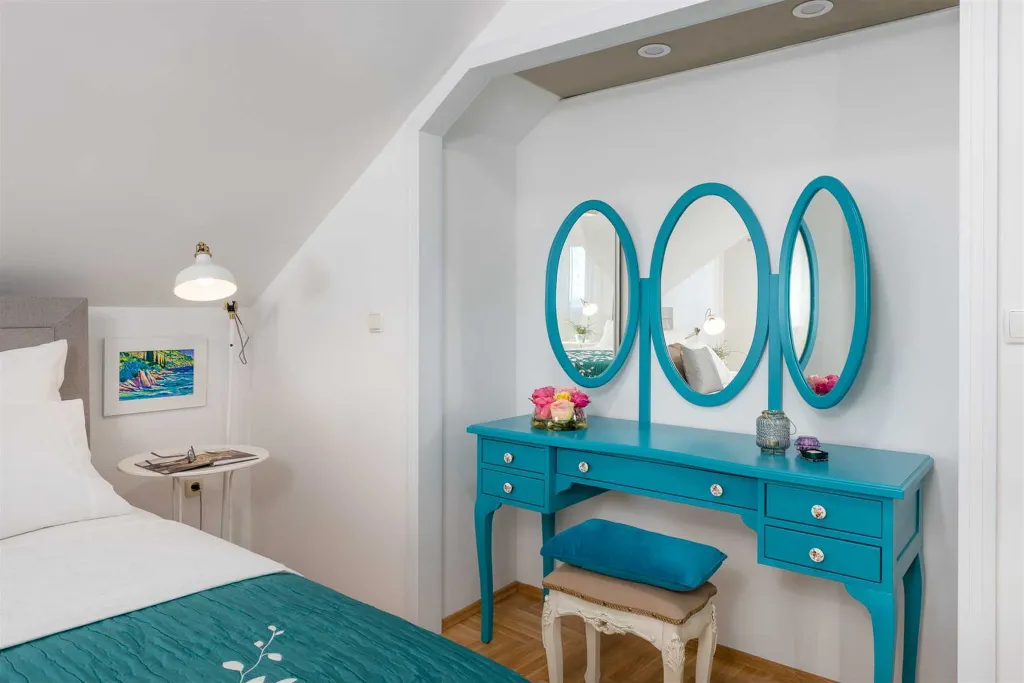 Family Villa with Pool and Sea View, Murvica