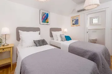 Family Villa with Pool and Sea View, Murvica