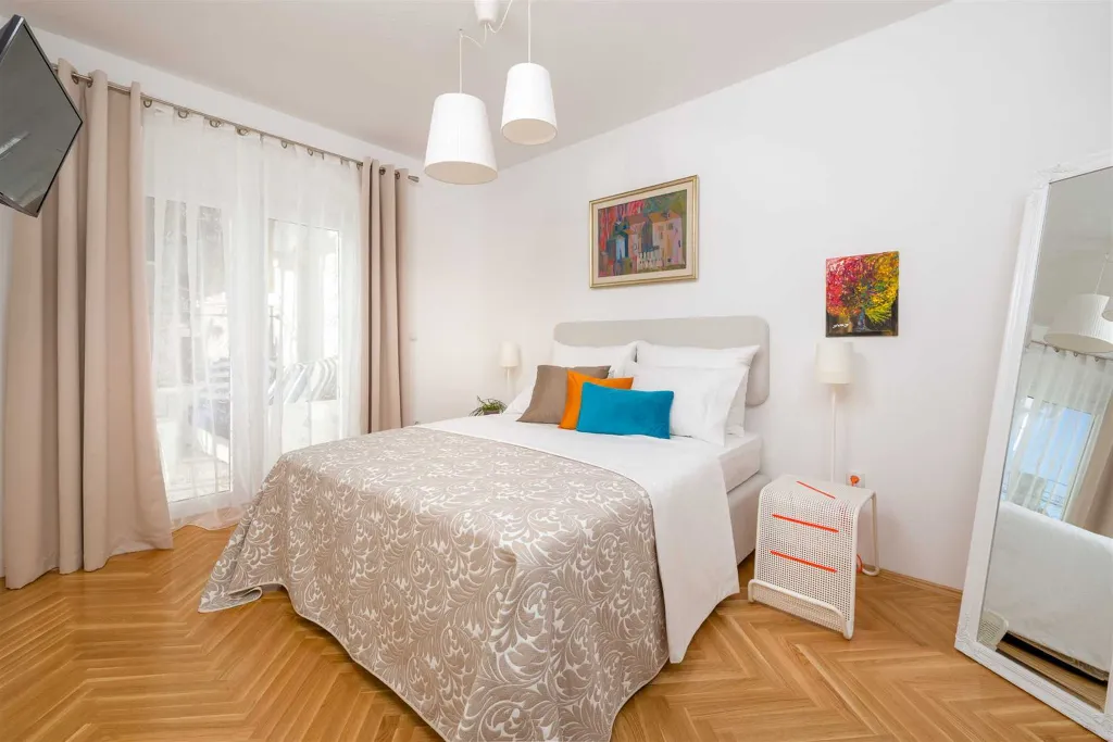 Family Villa with Pool and Sea View, Murvica