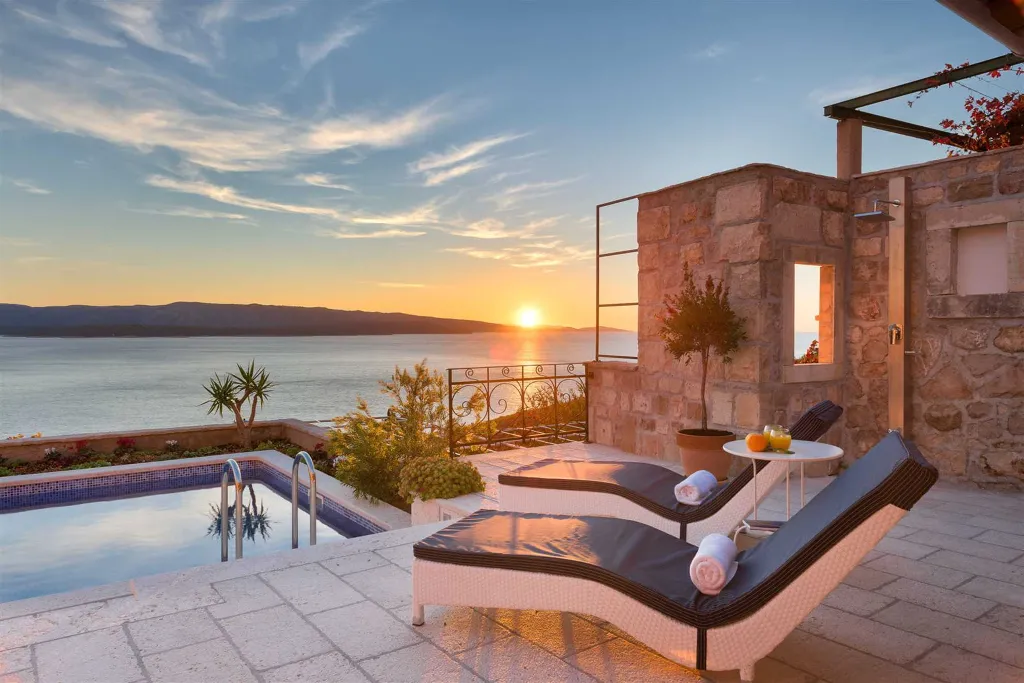 Family Villa with Pool and Sea View, Murvica