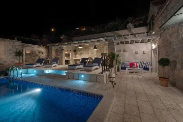 Family Villa with Pool and Sea View, Murvica