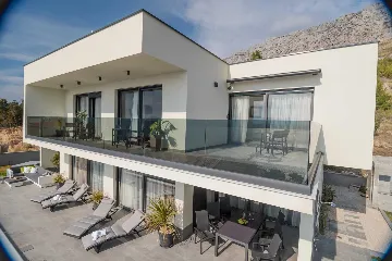 Modern Villa with Pool and Wellness in Stanići