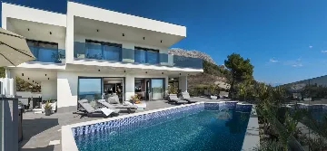 Modern Villa with Pool and Wellness in Stanići