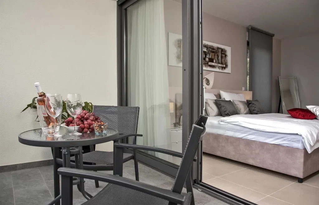 Modern Villa with Pool and Wellness in Stanići