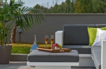 Modern Villa with Pool and Wellness in Stanići