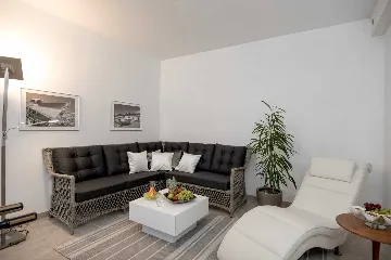 Modern Villa with Pool and Wellness in Stanići