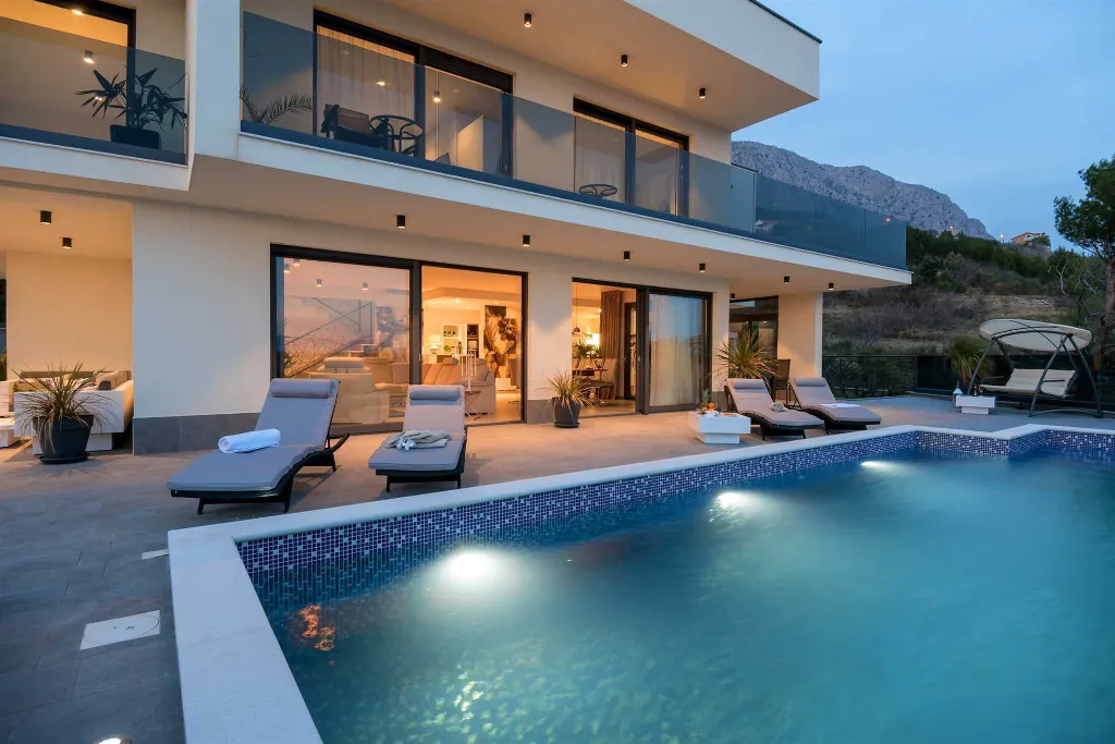 Modern Villa with Pool and Wellness in Stanići