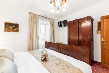 Contemporary Villa Retreat with Pool in Sovinjska Brda