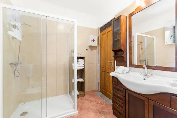 Contemporary Villa Retreat with Pool in Sovinjska Brda