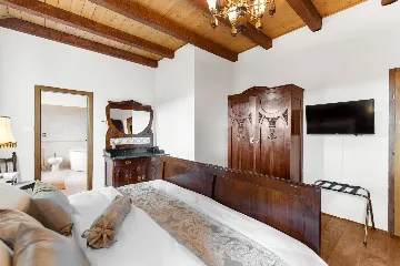 Contemporary Villa Retreat with Pool in Sovinjska Brda