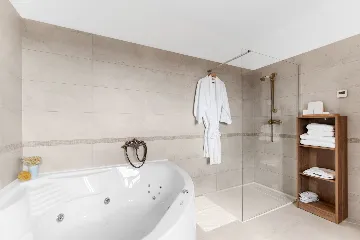 Contemporary Villa Retreat with Pool in Sovinjska Brda