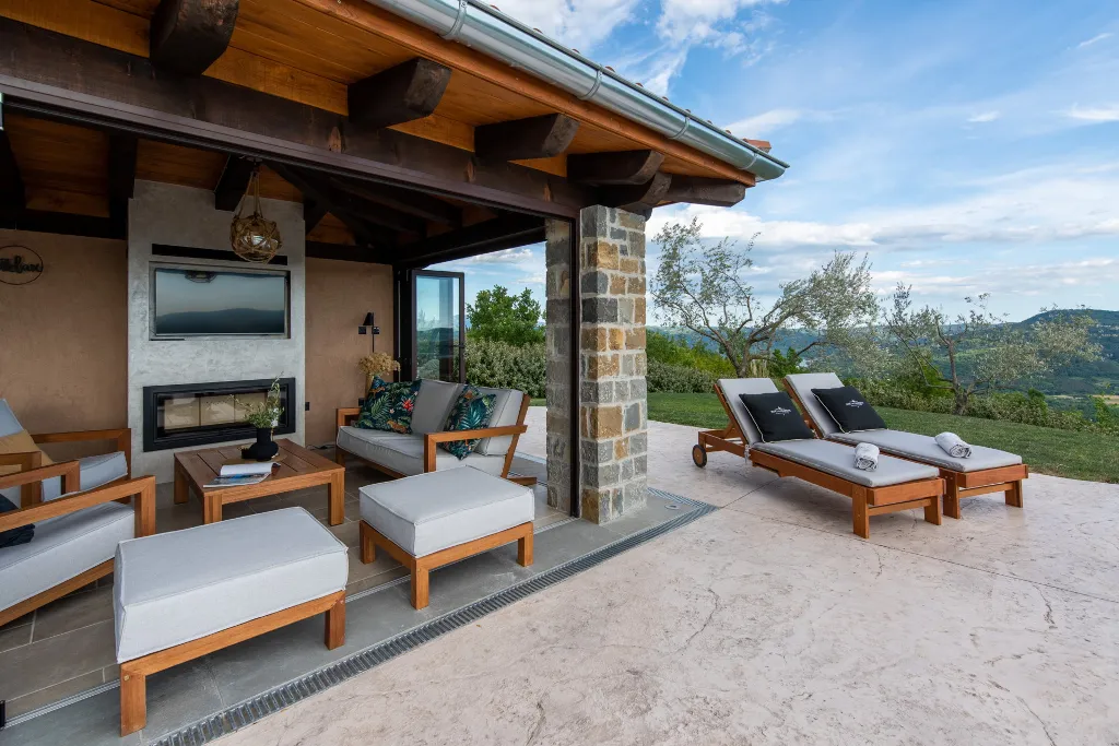 Contemporary Villa Retreat with Pool in Sovinjska Brda