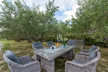 Contemporary Villa Retreat with Pool in Sovinjska Brda