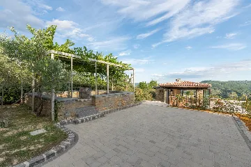 Contemporary Villa Retreat with Pool in Sovinjska Brda