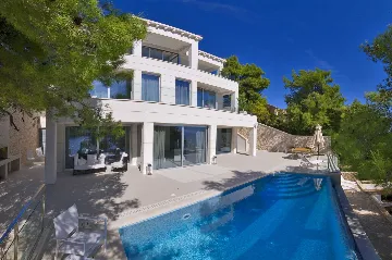 Seaside Villa Retreat with Pool in Selca