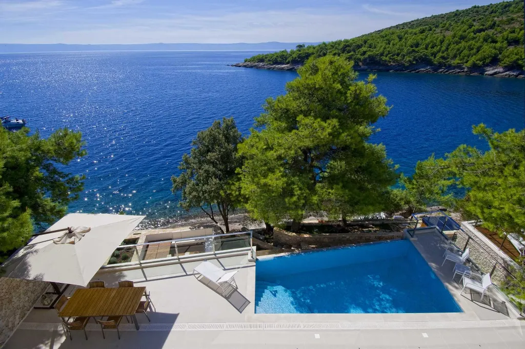 Seaside Villa Retreat with Pool in Selca