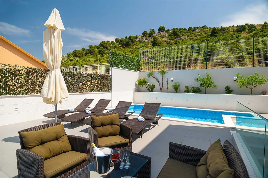 Contemporary Villa Retreat with Pool in Rogoznica