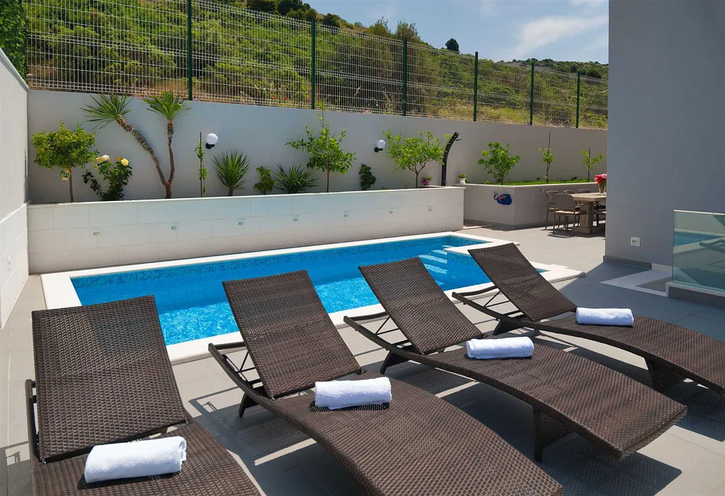 Contemporary Villa Retreat with Pool in Rogoznica