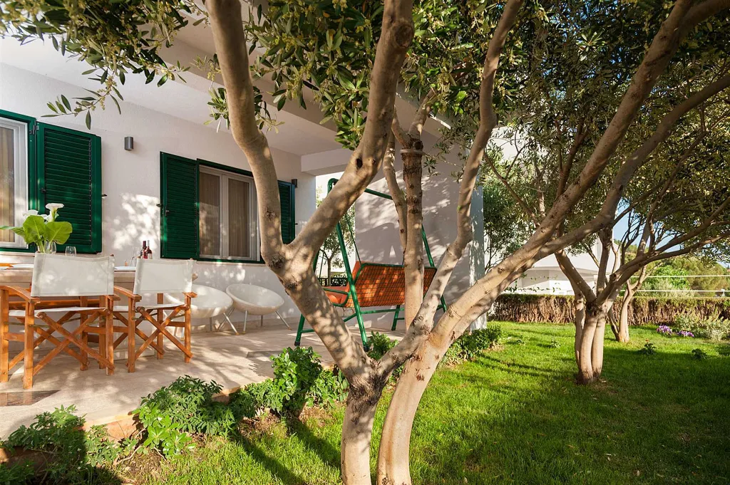 Contemporary Villa Retreat with Pool in Rogoznica