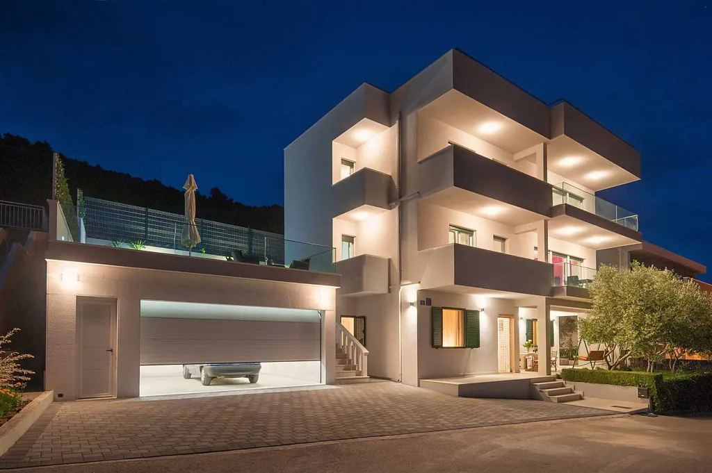 Contemporary Villa Retreat with Pool in Rogoznica