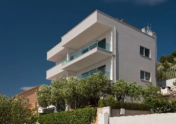 Contemporary Villa Retreat with Pool in Rogoznica