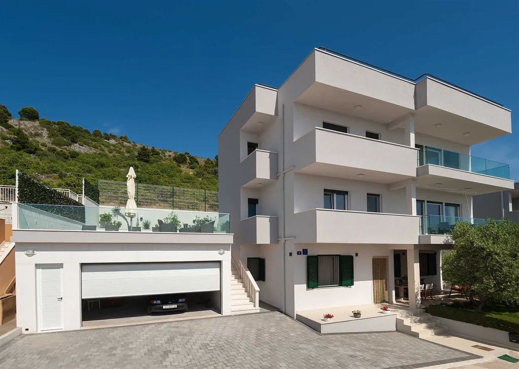 Contemporary Villa Retreat with Pool in Rogoznica