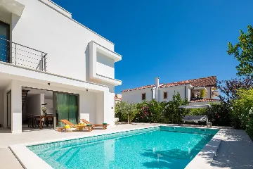 Modern Villa with Pool in Kaštel Stari