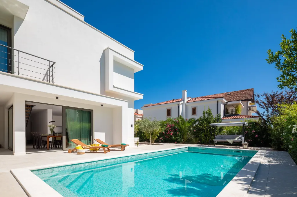 Modern Villa with Pool in Kaštel Stari