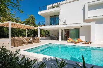 Modern Villa with Pool in Kaštel Stari