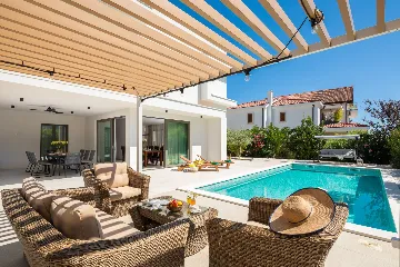 Modern Villa with Pool in Kaštel Stari