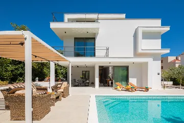 Modern Villa with Pool in Kaštel Stari