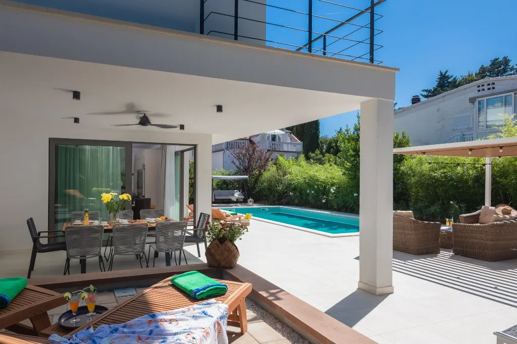 Modern Villa with Pool in Kaštel Stari