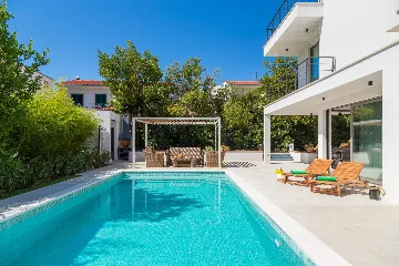 Modern Villa with Pool in Kaštel Stari