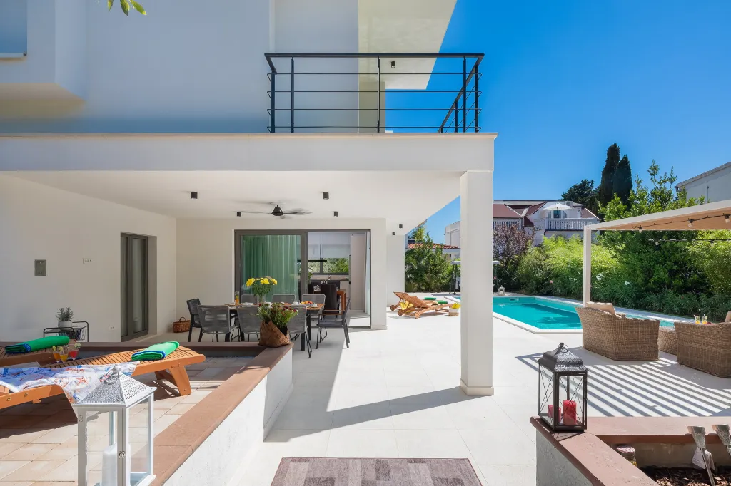 Modern Villa with Pool in Kaštel Stari
