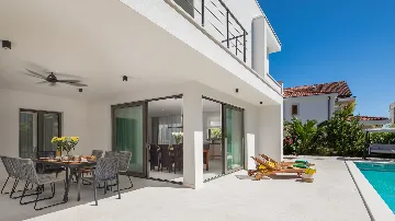 Modern Villa with Pool in Kaštel Stari
