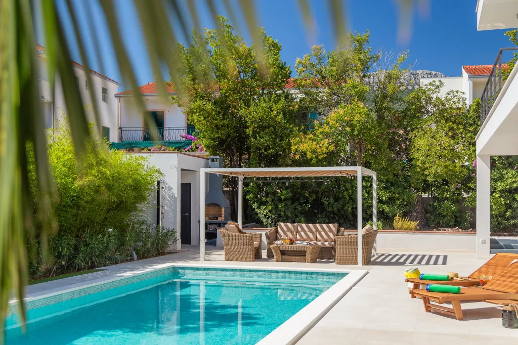 Modern Villa with Pool in Kaštel Stari