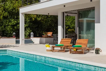 Modern Villa with Pool in Kaštel Stari