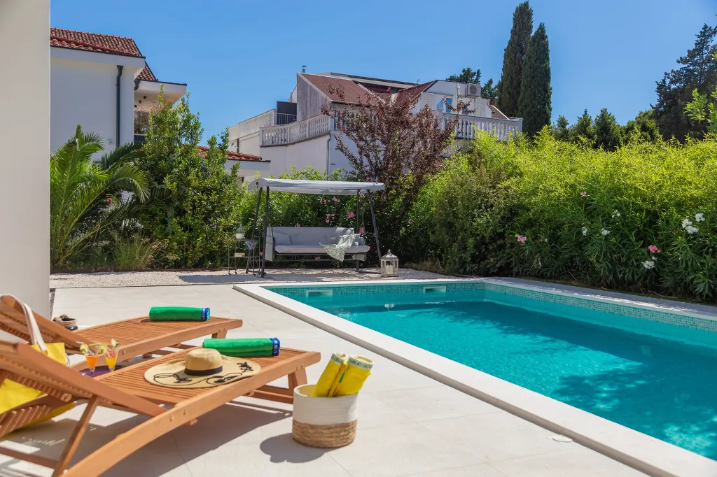 Modern Villa with Pool in Kaštel Stari