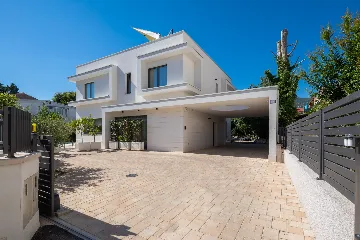 Modern Villa with Pool in Kaštel Stari