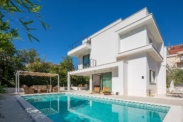 Modern Villa with Pool in Kaštel Stari