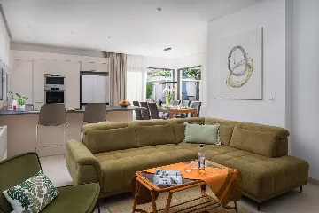 Modern Villa with Pool in Kaštel Stari