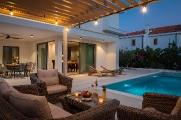 Modern Villa with Pool in Kaštel Stari