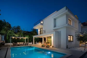 Modern Villa with Pool in Kaštel Stari